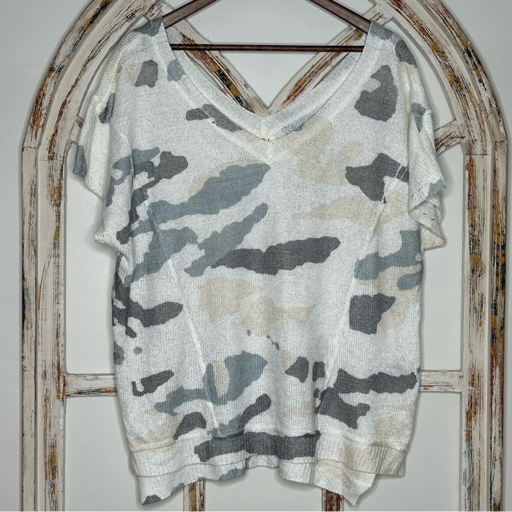POL lightweight v-neck oversized sweater- knit- Size Small